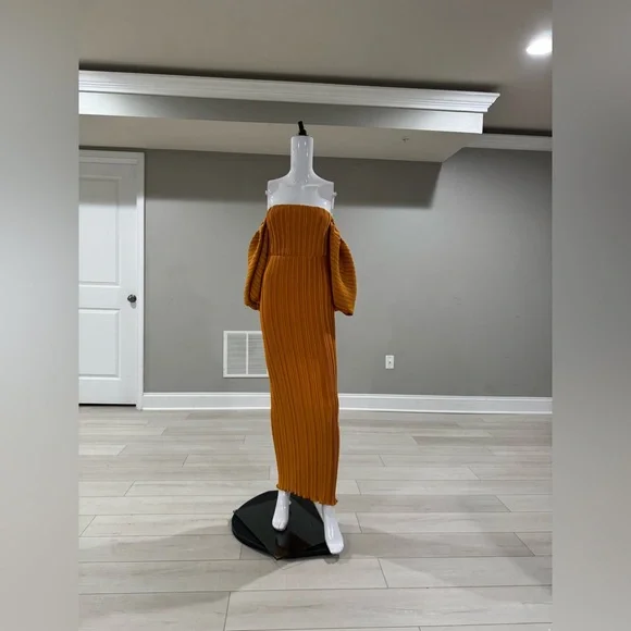 $475 L'Idée Women's Les Éléments Sirene Gown - Amber size 4